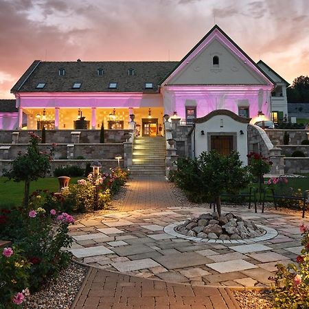 Takler Kuria Hotel Szekszard Bagian luar foto