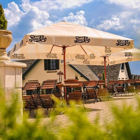 Takler Kuria Hotel Szekszard Bagian luar foto
