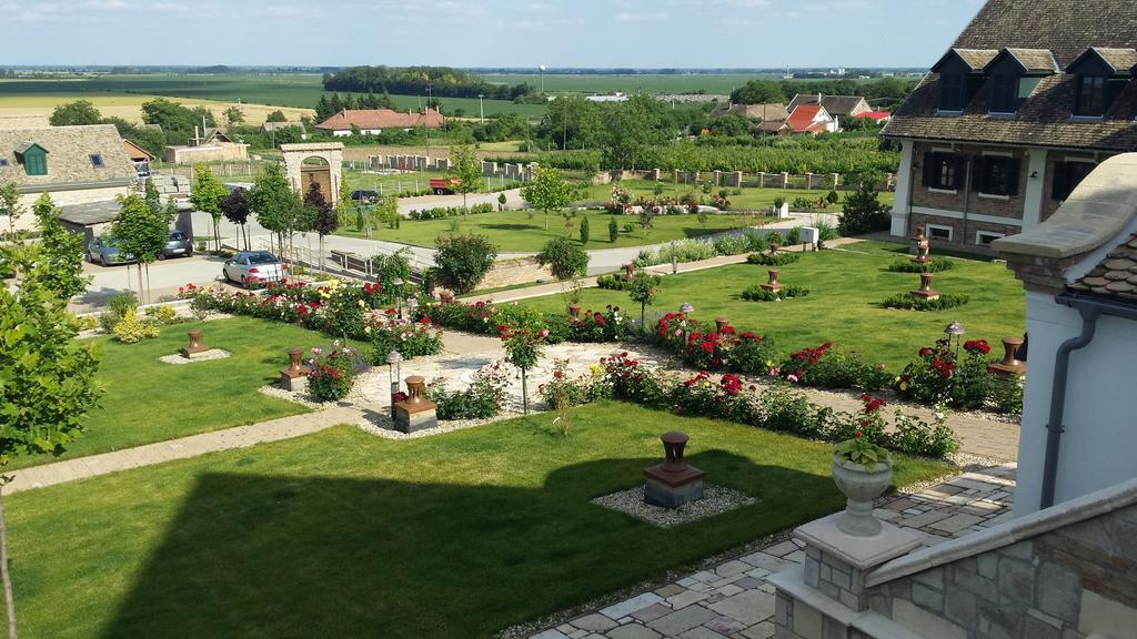 Takler Kuria Hotel Szekszard Bagian luar foto