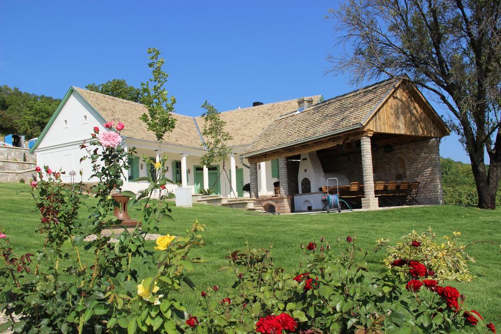 Takler Kuria Hotel Szekszard Bagian luar foto