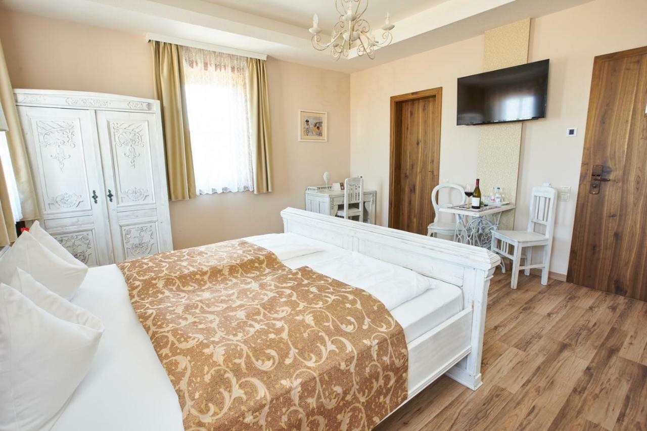 Takler Kuria Hotel Szekszard Bagian luar foto