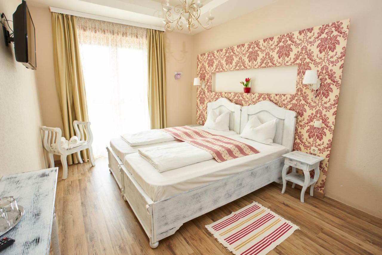 Takler Kuria Hotel Szekszard Bagian luar foto