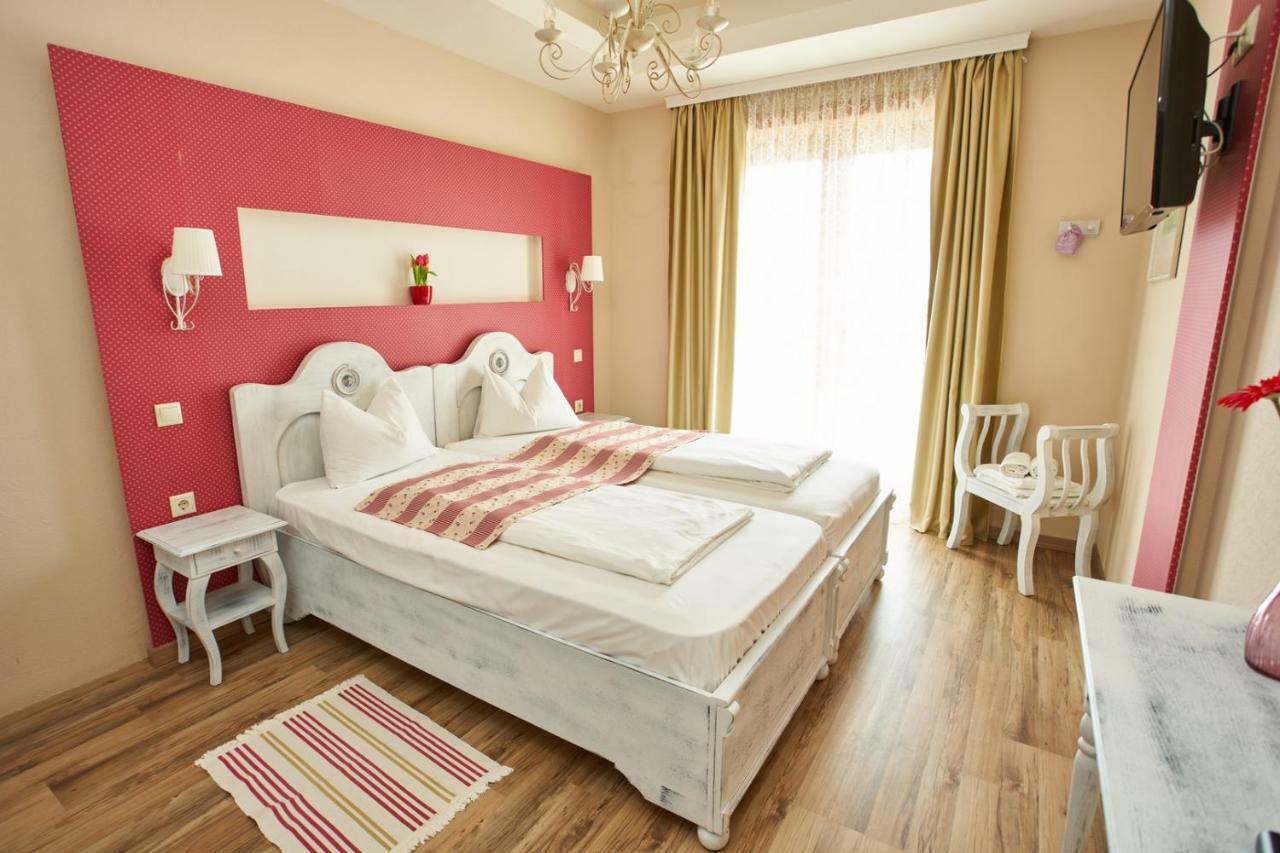 Takler Kuria Hotel Szekszard Bagian luar foto