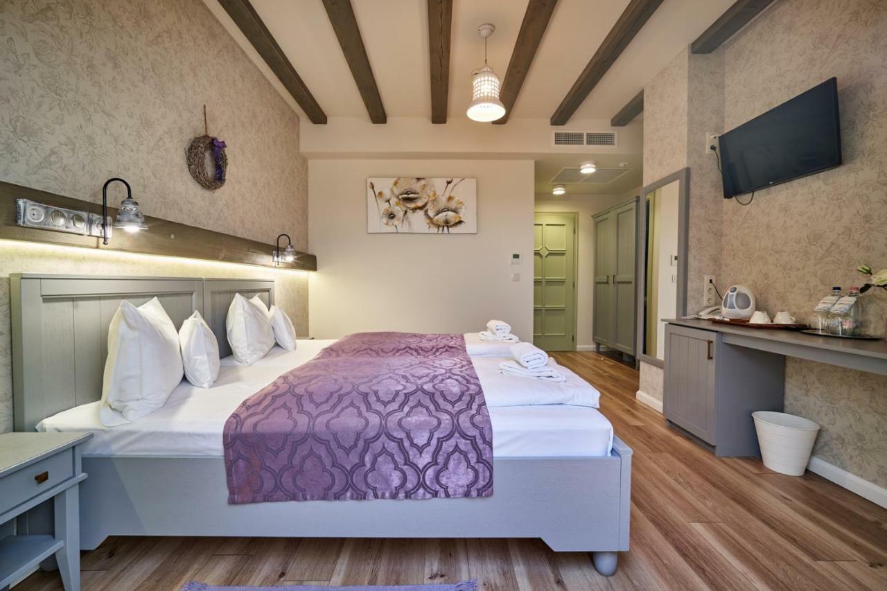 Takler Kuria Hotel Szekszard Bagian luar foto