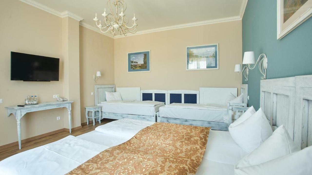 Takler Kuria Hotel Szekszard Bagian luar foto