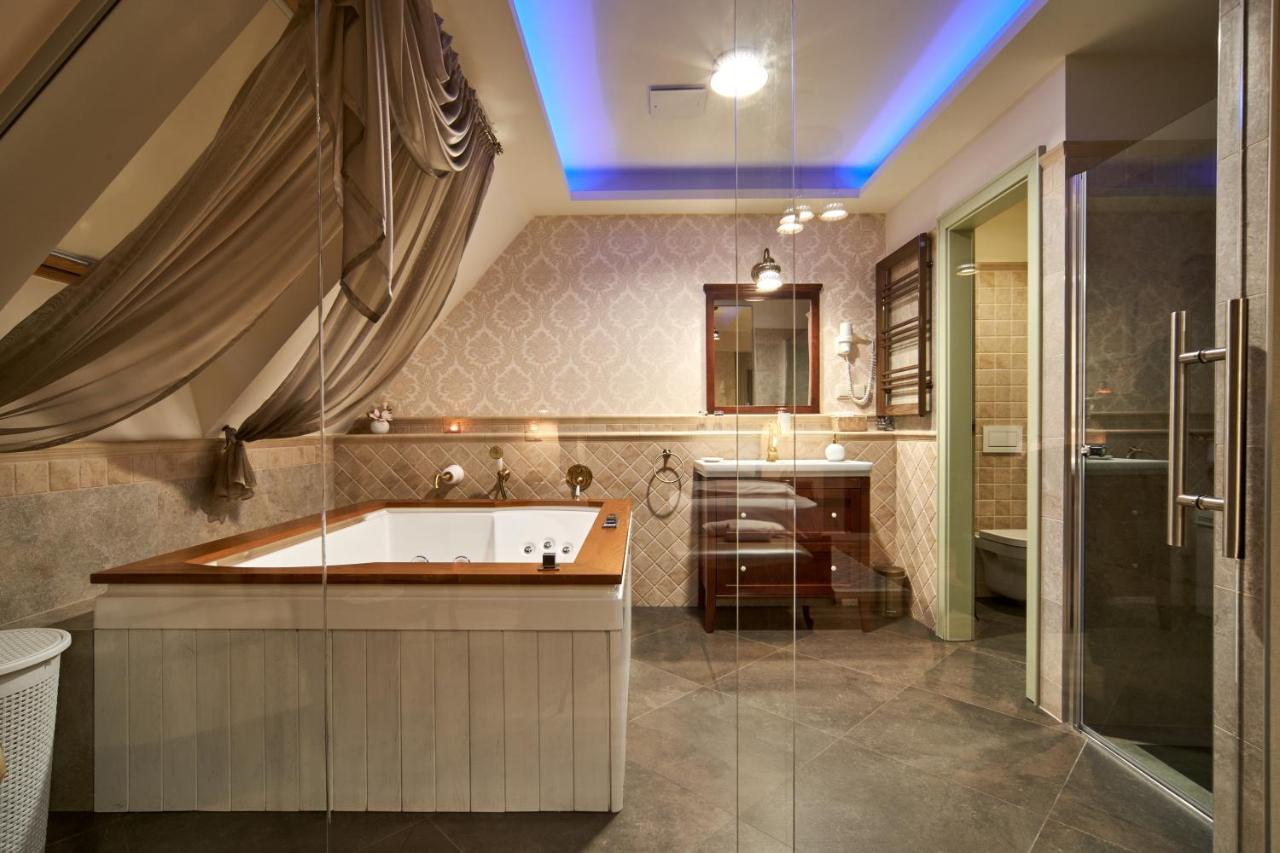 Takler Kuria Hotel Szekszard Bagian luar foto