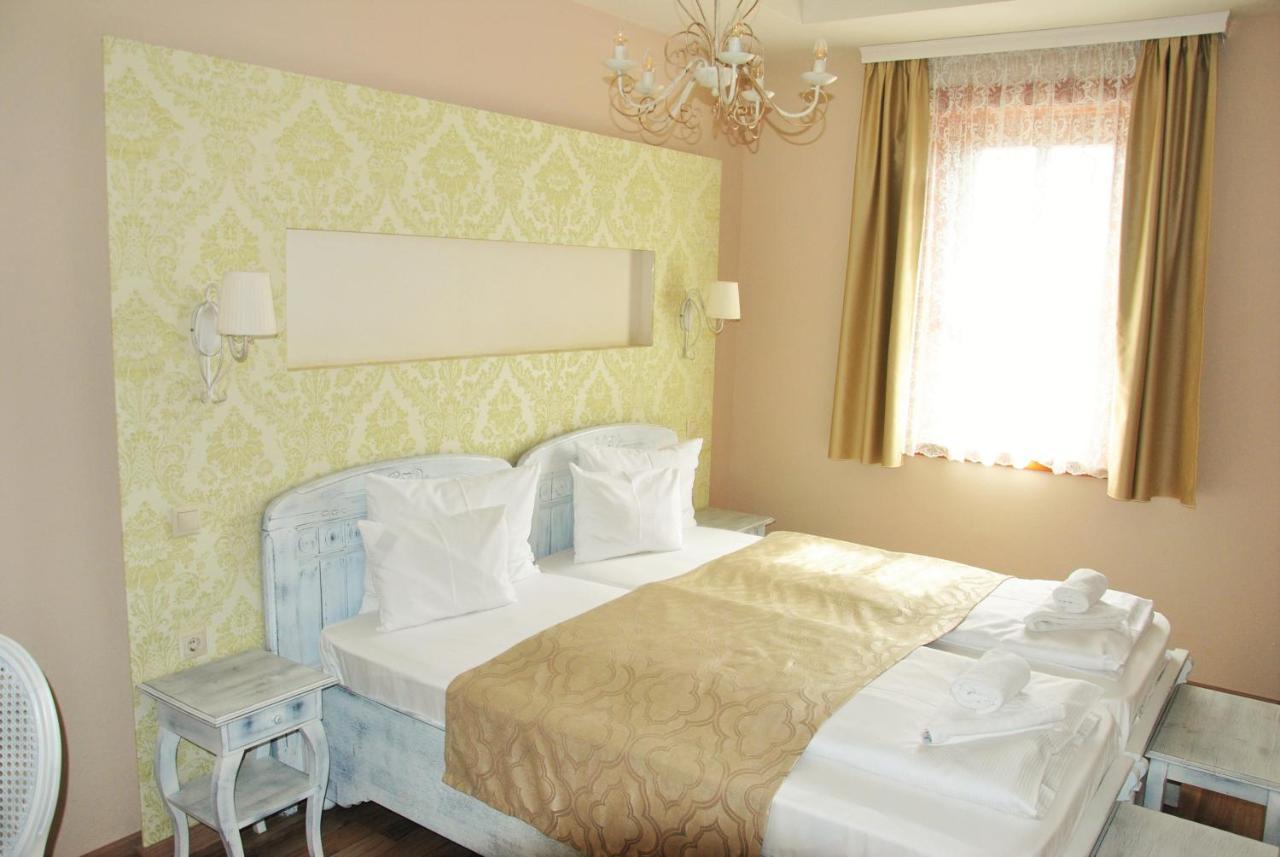 Takler Kuria Hotel Szekszard Bagian luar foto
